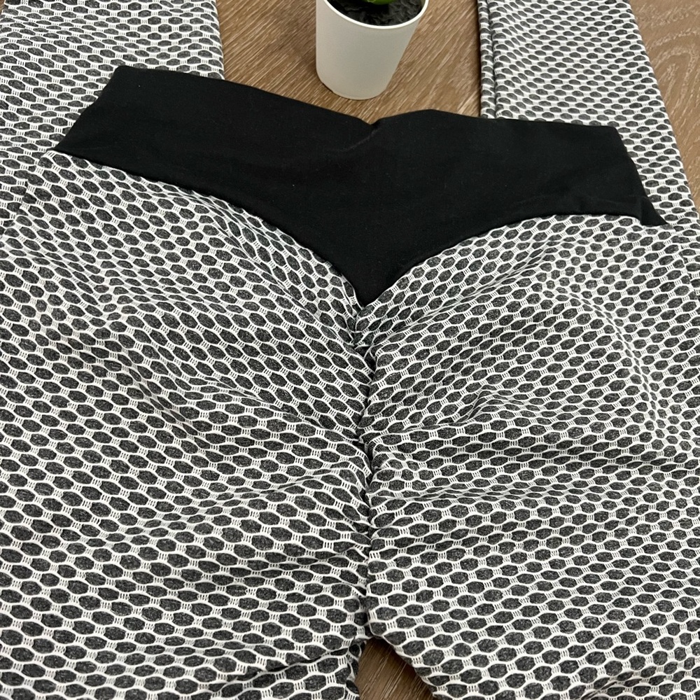 Viral Tiktok Leggings - Picture 2 of 8